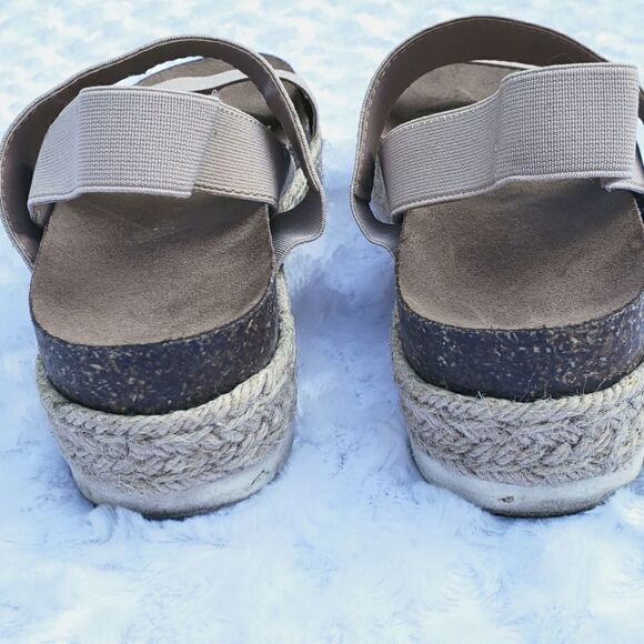 Madden Girl Size 6.5M Cybell Faux Suede Light Pink Platform Espadrille Sandals - Picture 6 of 6